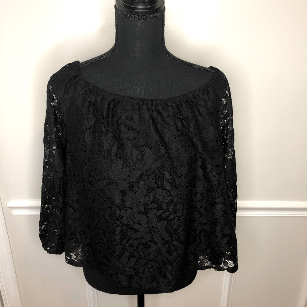 Hollister lace, off/on the shoulder top